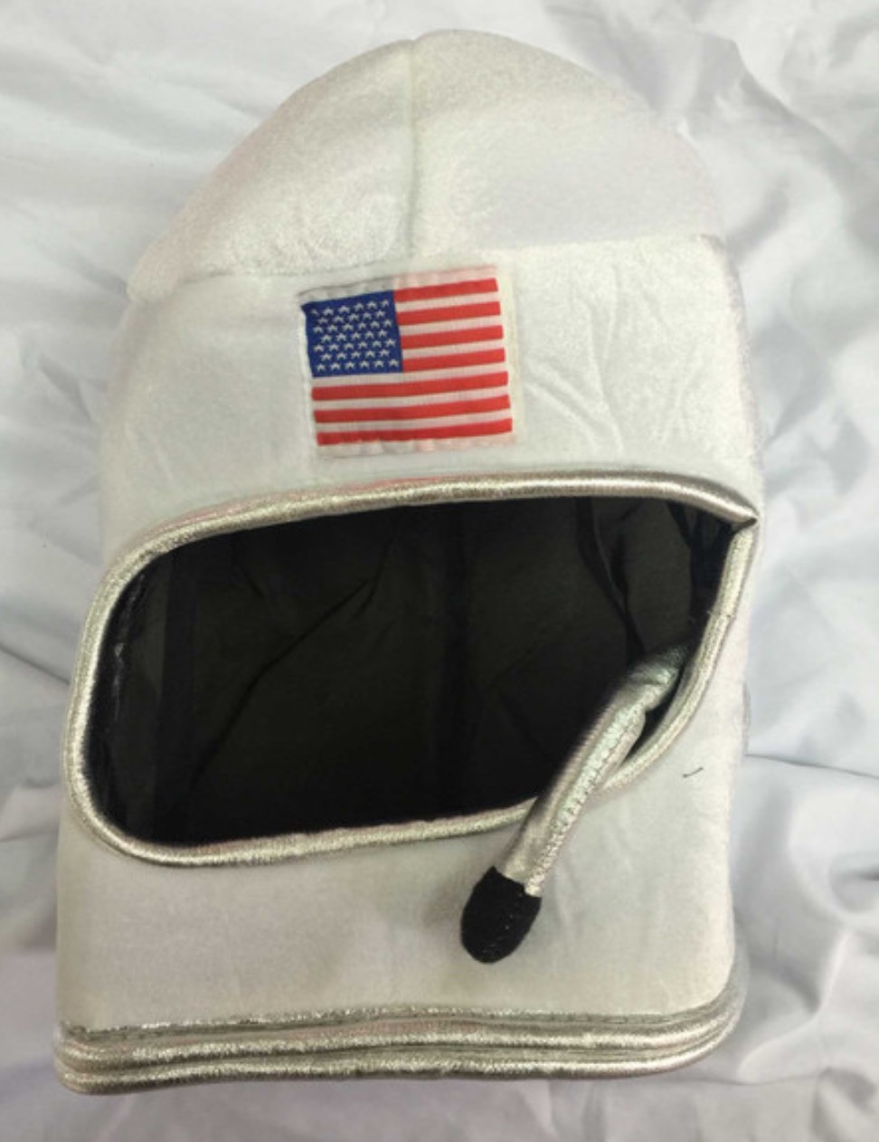 ชุดนักบินอวกาศ สีขาว และหน้ากาก